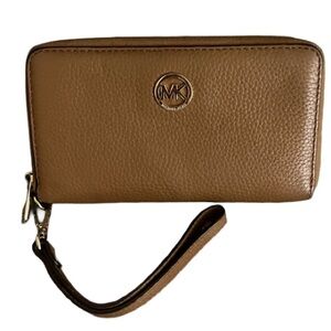 In Perfect Condition! MICHAEL KORS Caramel Pebbled Leather Wallet/Wristlet